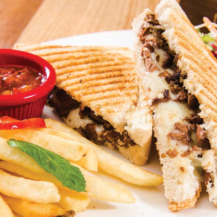 Kavurma Kaşarlı Tost